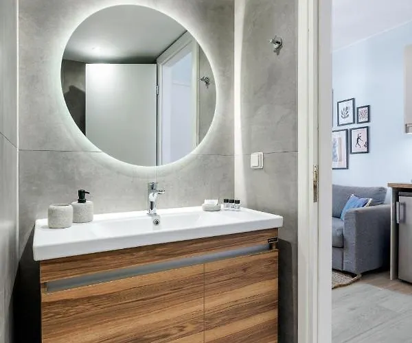 Апартаменти Thyme Brand New 1bd In The Heart Of